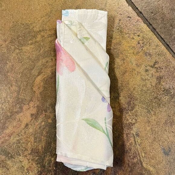 Blooms & Blooms Floral Cloth Napkins Set of 3 - Picture 13 of 14